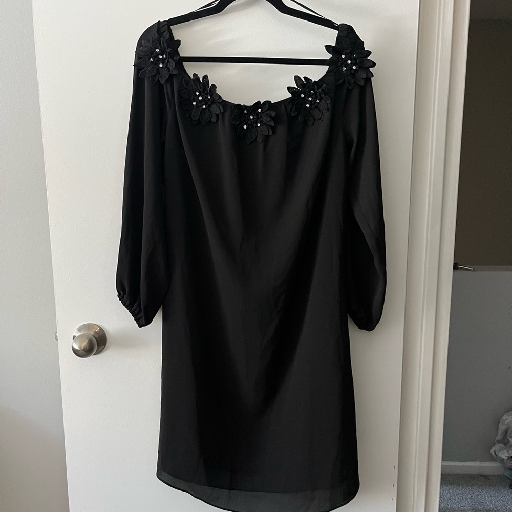NWT Black Long-Sleeve Floral Appliqué Shift Dress